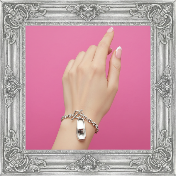 GOOCHI Vertical Hand Framed